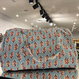 BOLSA ESTAMPADA FONDO CELESTE FLOR