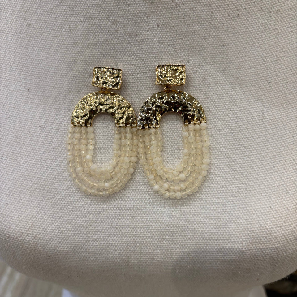 PENDIENTES OVALADOS CUENTAS BEIGE