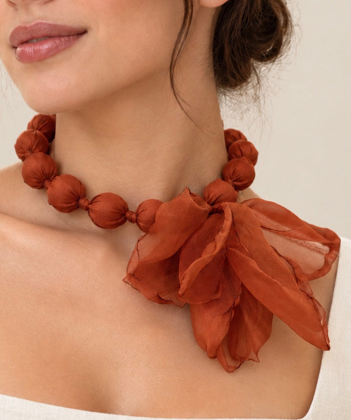 CHOKER FLOR TELA CALDERA