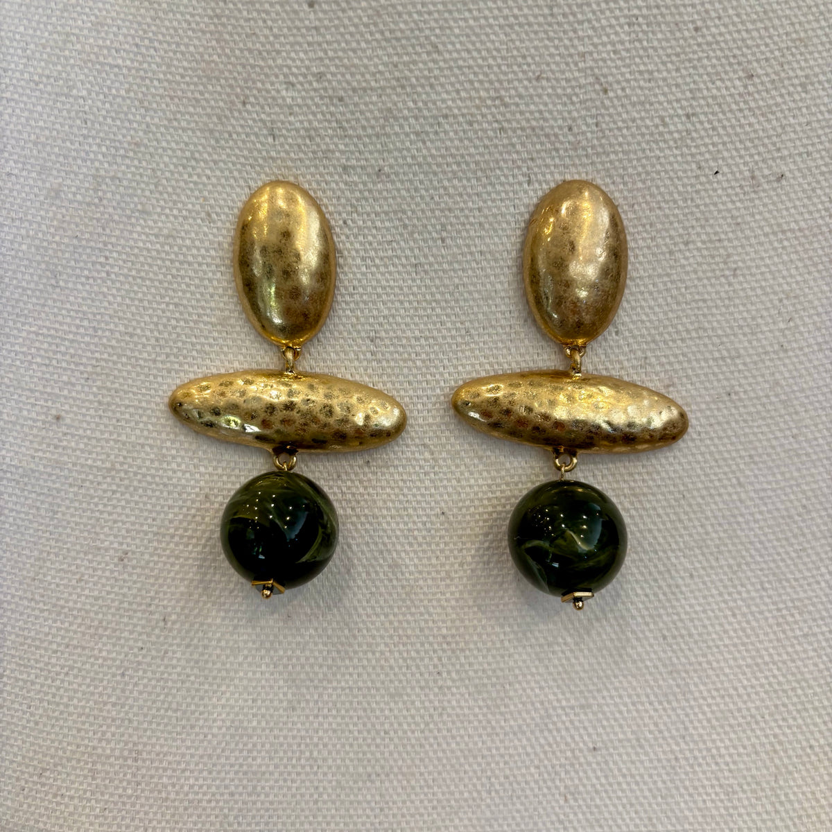 PENDIENTE LARGO DORADO Y VERDE