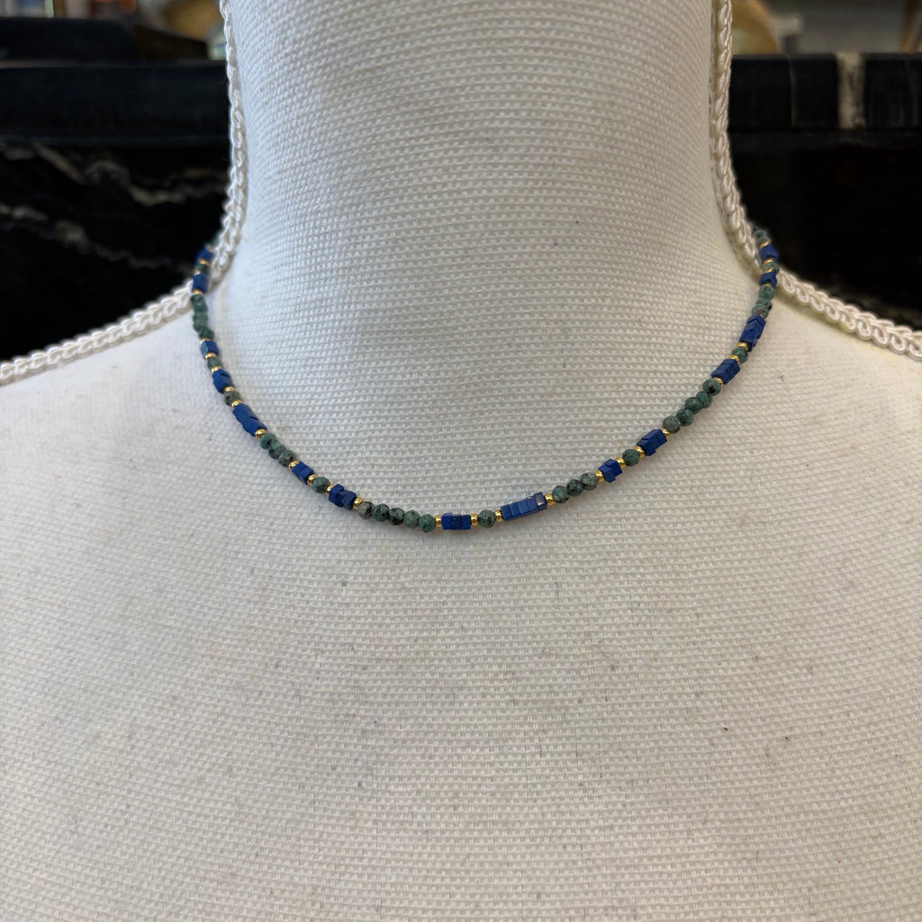 COLLAR PIEDRAS VERDES Y AZULES