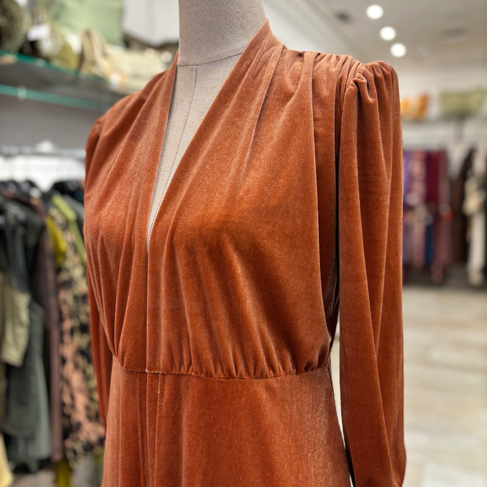 KIMONO DE TERCIOPELO CON MANGA FRUNCIDA NARANJA