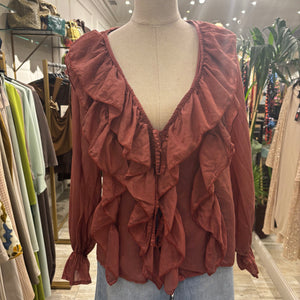 BLUSA CON VOLANTES OCRE