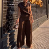 CONJUNTO SATINADO DE PANTALÓN MARRÓN CHOCOLATE