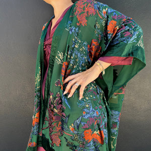KIMONO CON DETALLES EN TERCIOPELO VERDE