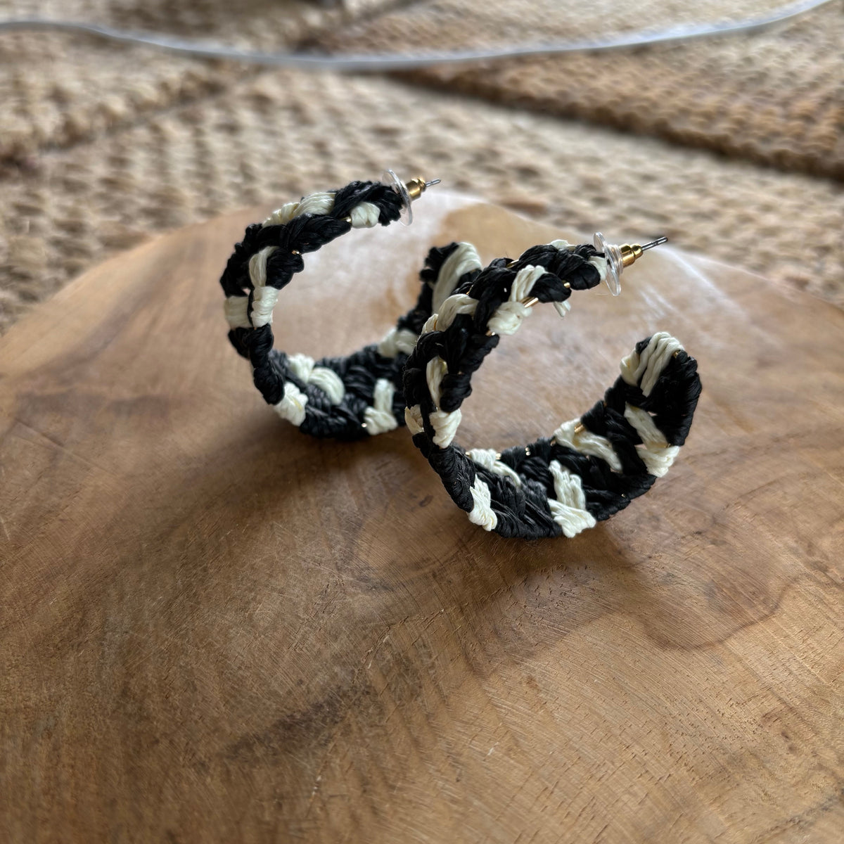 ARO DE RAFIA NEGRO Y BEIGE