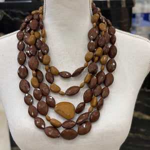 COLLAR CUENTAS DESIGUAL MARRON