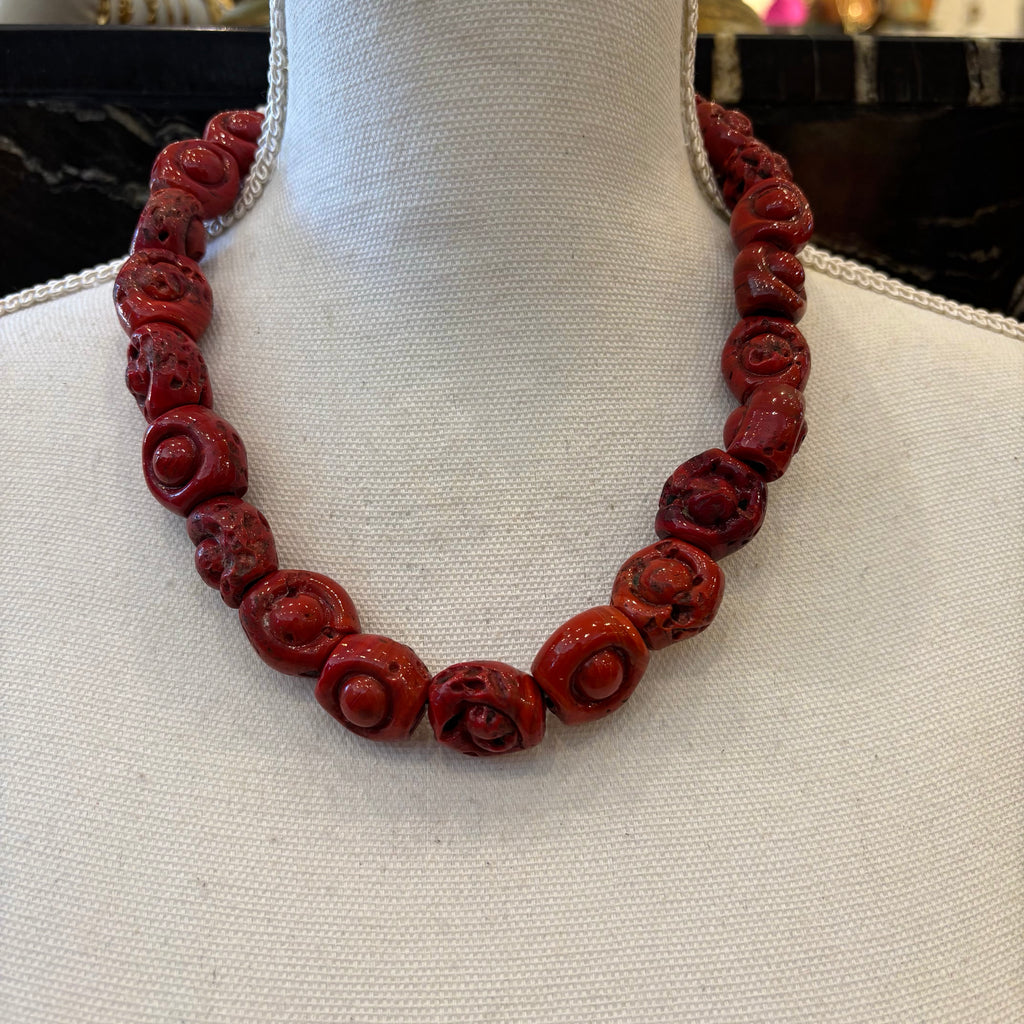 COLLAR DE PIEDRAS VOLCÁNICAS