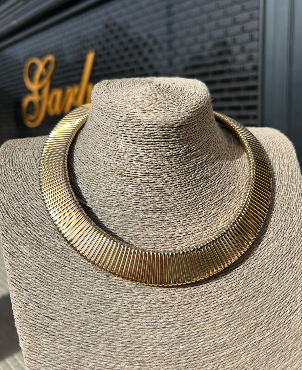COLLAR MAKEBA