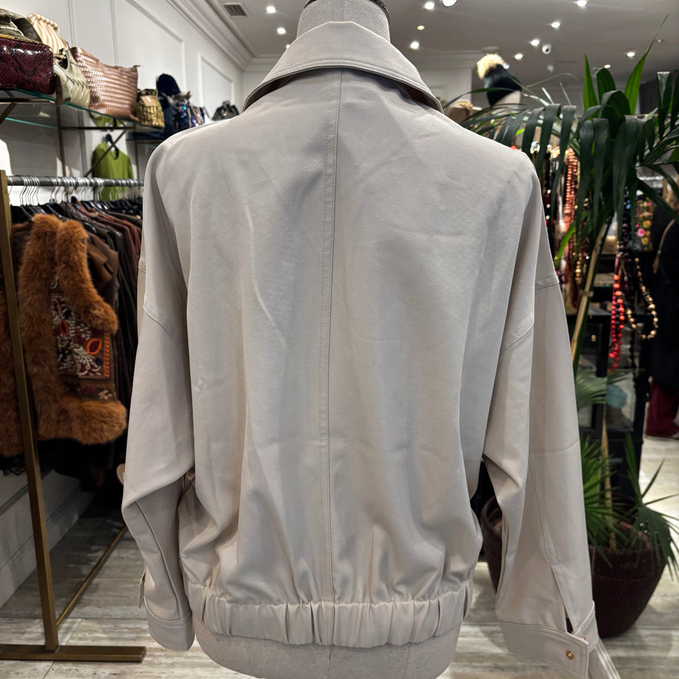 CAZADORA CON BOLSILLOS BEIGE