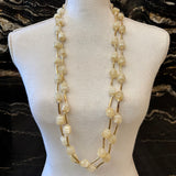 COLLAR LARGO PIEDRAS PEQUEÑAS BEIGE