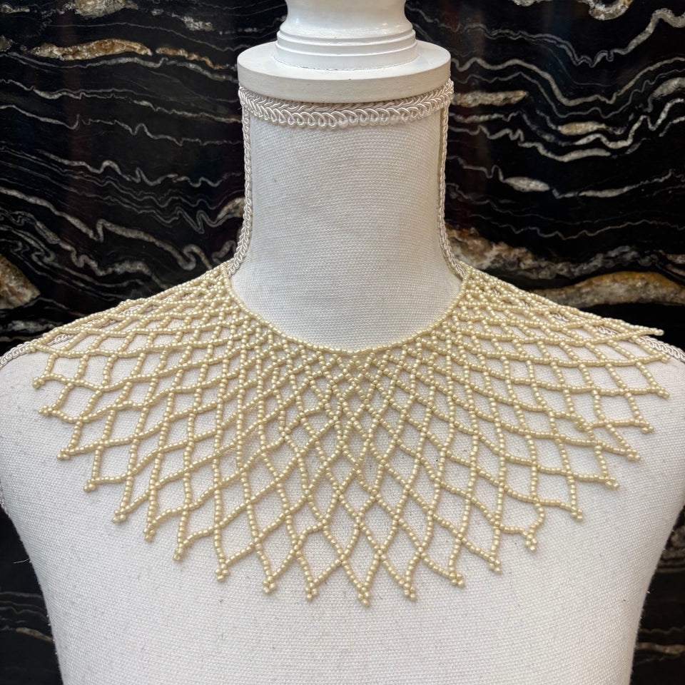 COLLAR BABERO BEIGE