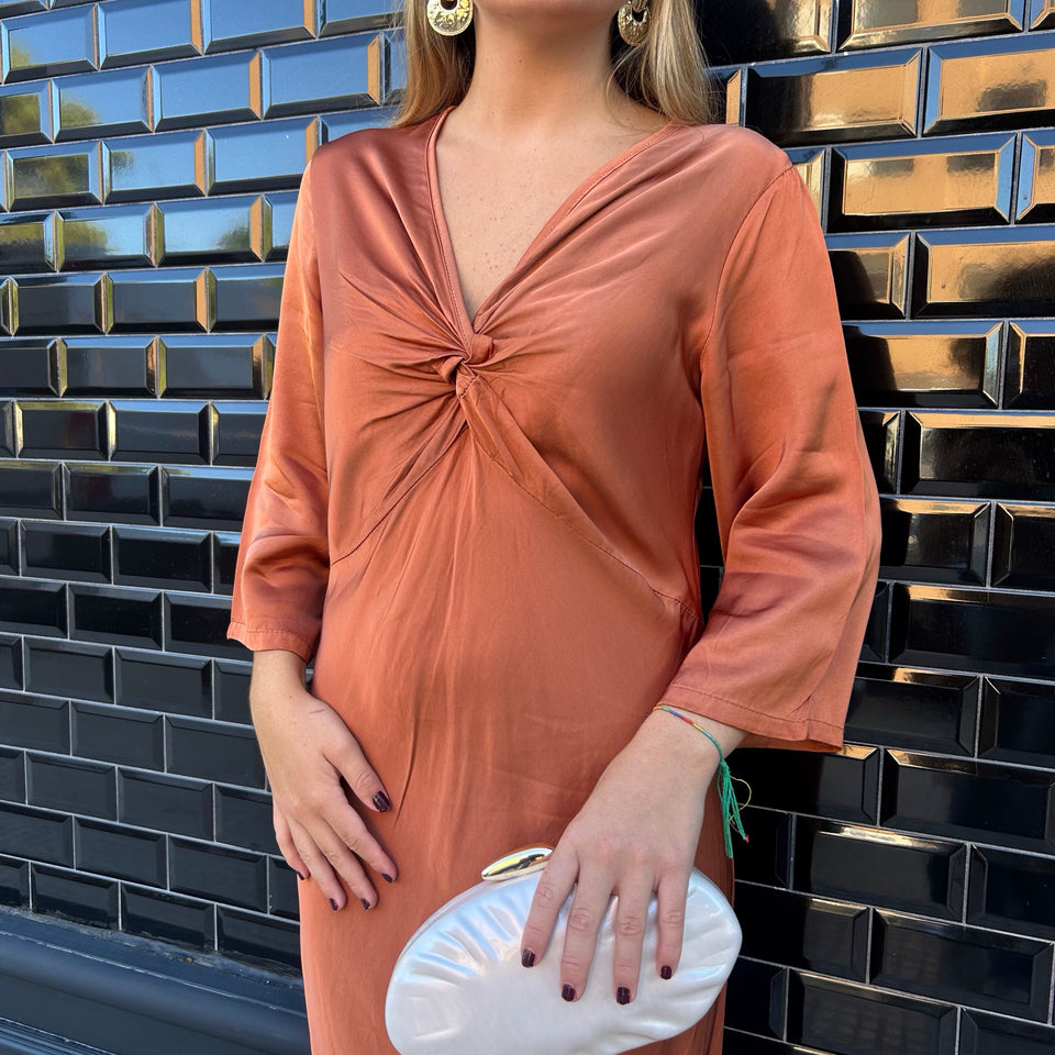 VESTIDO CON NUDO EN TEJA