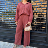 CONJUNTO DE PANTALON TEJA CON DETALLES DORADOS