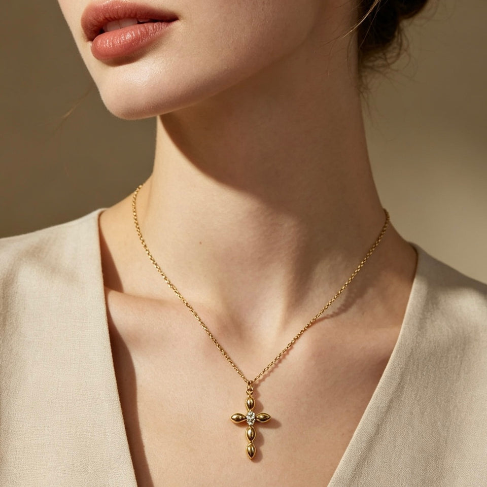 COLLAR CRUZ Y CIRCONITAS