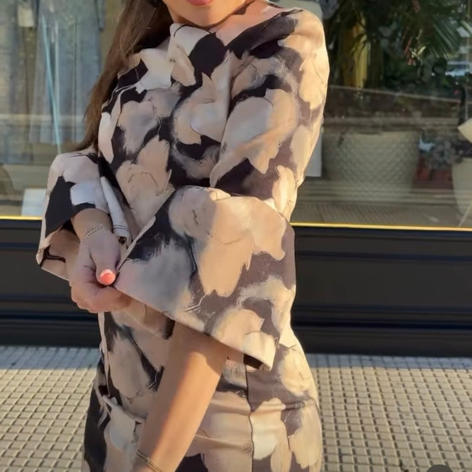 CONJUNTO DE FALDA ESTAMPADO DE FLORES BEIGE Y NEGRO