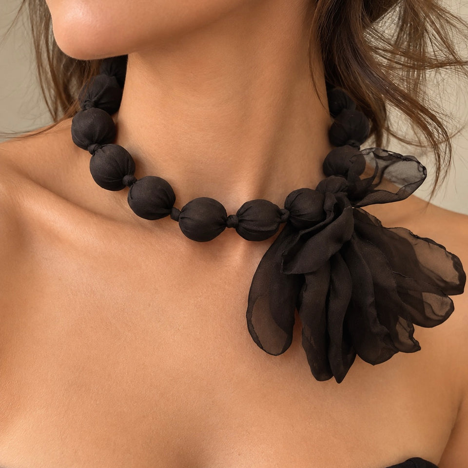 CHOKER FLOR TELA MARRON OSCURA