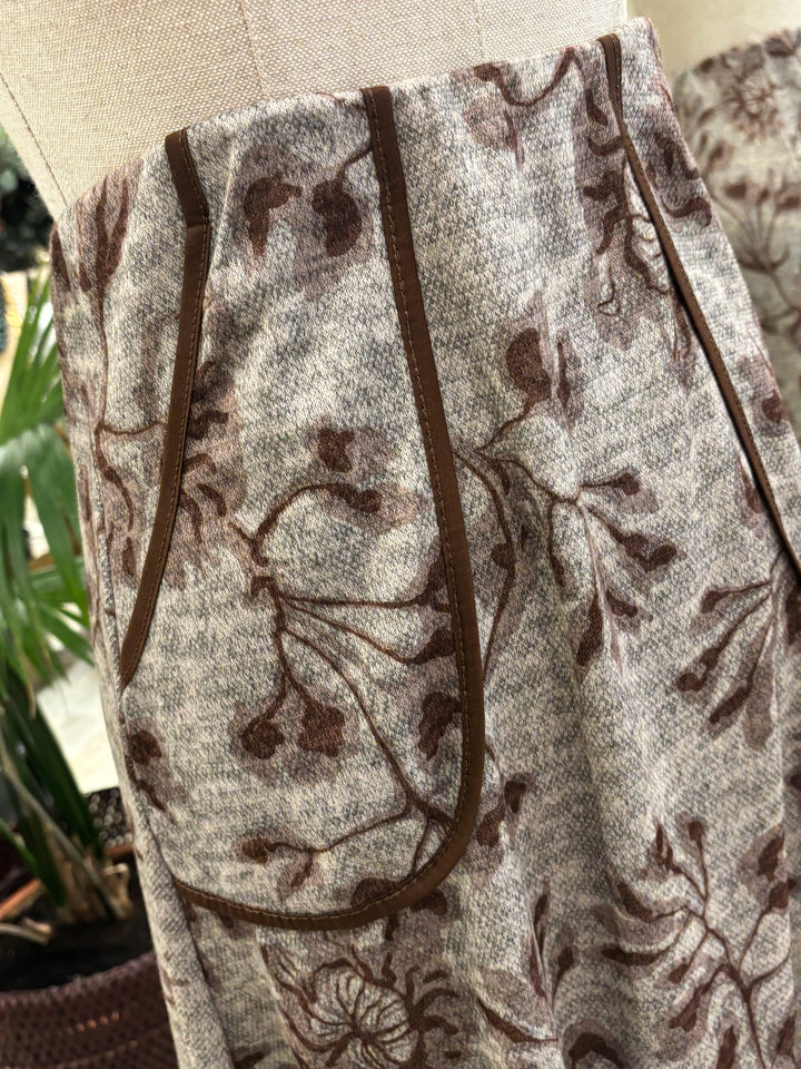 FALDA ESTAMPADA TOPO CON BOLSILLOS