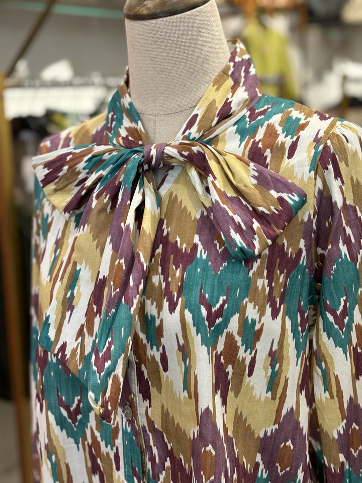 CAMISA CON LAZADA ACUARELA