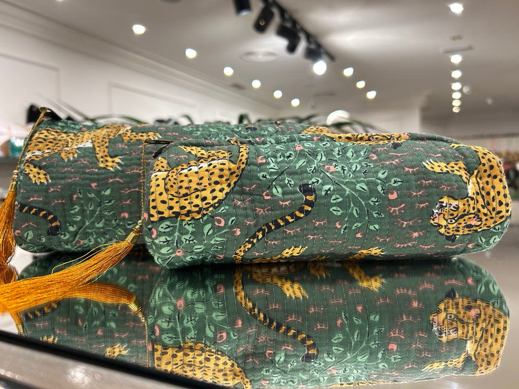 CONJUNTO NECESER LEOPARDO VERDE