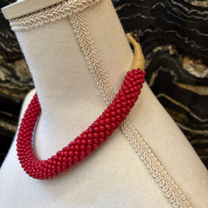 COLLAR RÍGIDO BOLAS ROJO