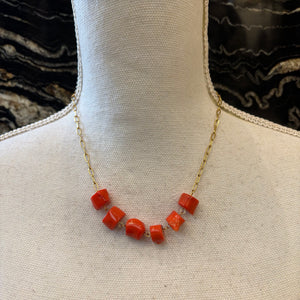 COLLAR PIEDRAS CORAL
