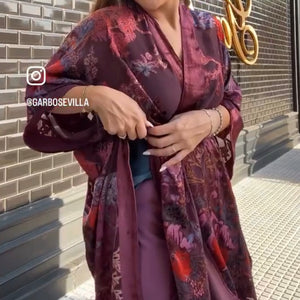 KIMONO CON DETALLES EN TERCIOPELO BURDEOS