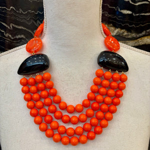 COLLAR NARANJA Y NEGRO