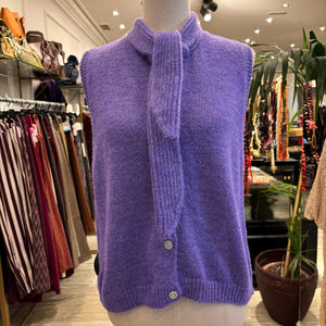 CHALECO MORADO BOTONES