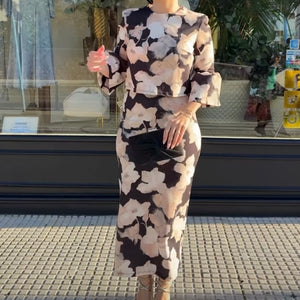 CONJUNTO DE FALDA ESTAMPADO DE FLORES BEIGE Y NEGRO