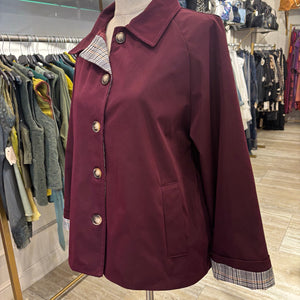 CHAQUETA CON BOTONES BURDEOS