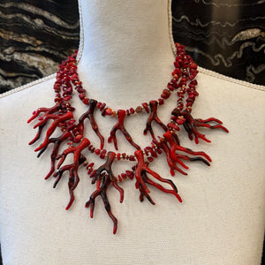 COLLAR DE PIDRAS ROJO Y CORALES BICOLOR