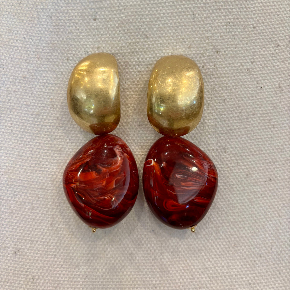 PENDIENTE DORADO Y PIEDRA BURDEOS