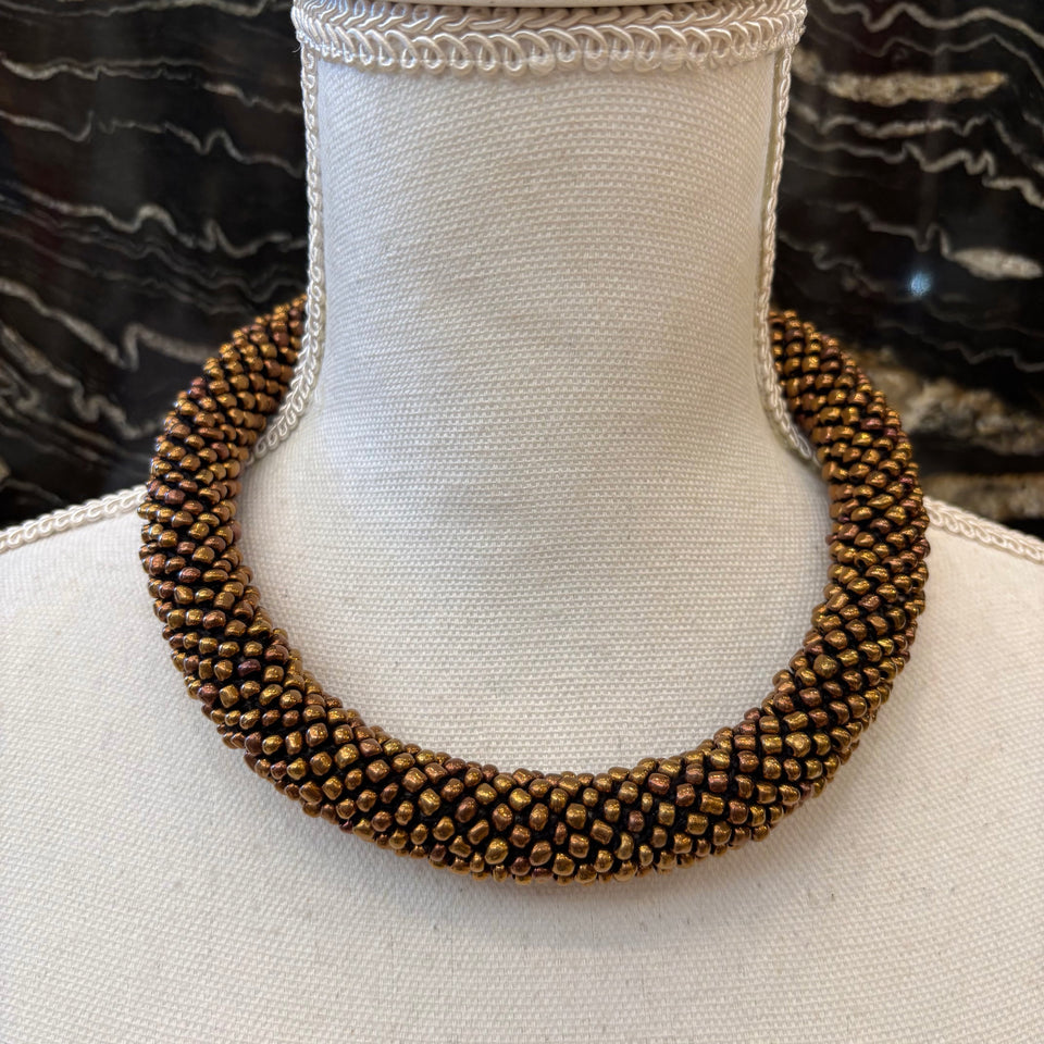 COLLAR RÍGIDO BOLAS BRONCE
