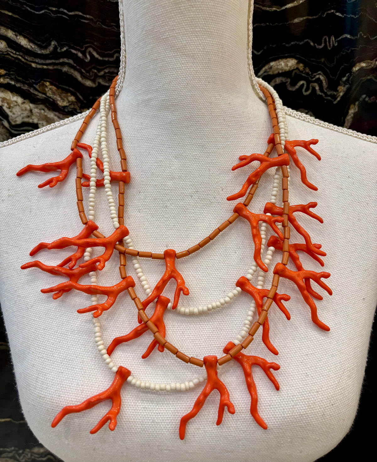 COLLAR CASCADA CORAL NARANJA