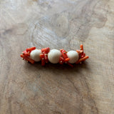 BROCHE CORAL Y BOLA HUESO