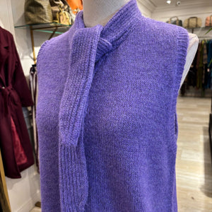 CHALECO MORADO BOTONES