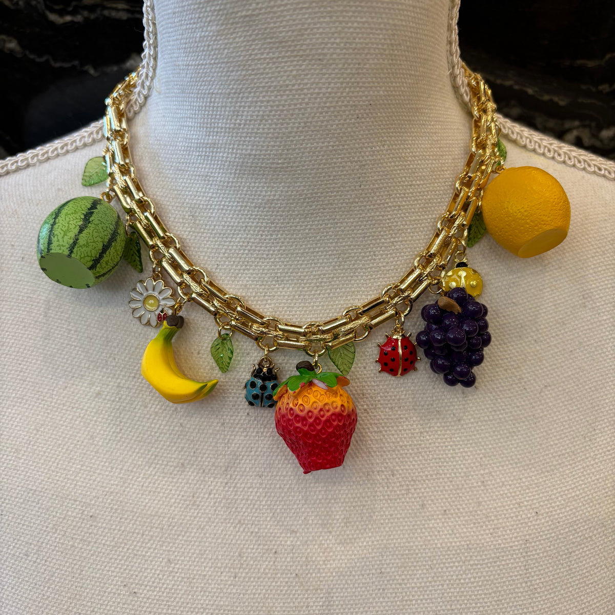 COLLAR FRUTAS