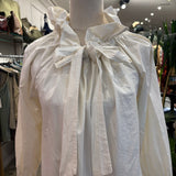 BLUSA BEIGE CUELLO ALTO VOLANTES VOLANTES