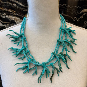 COLLAR DE CUENTAS TURQUESA  Y CORAL