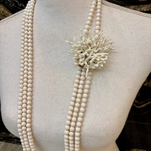 COLLAR LARGO CORAL GRANDE BLANCO