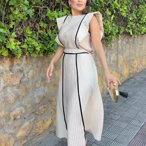 CONJUNTO DE FALDA BEIGE Y LÍNEAS NEGRAS