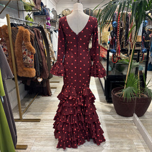 TRAJE DE FLAMENCA EN PICOS BURDEOS CON LUNARES