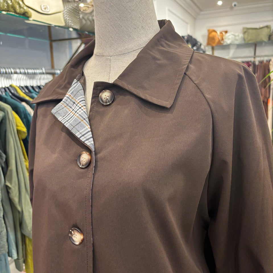 CHAQUETA CON BOTONES MARRON