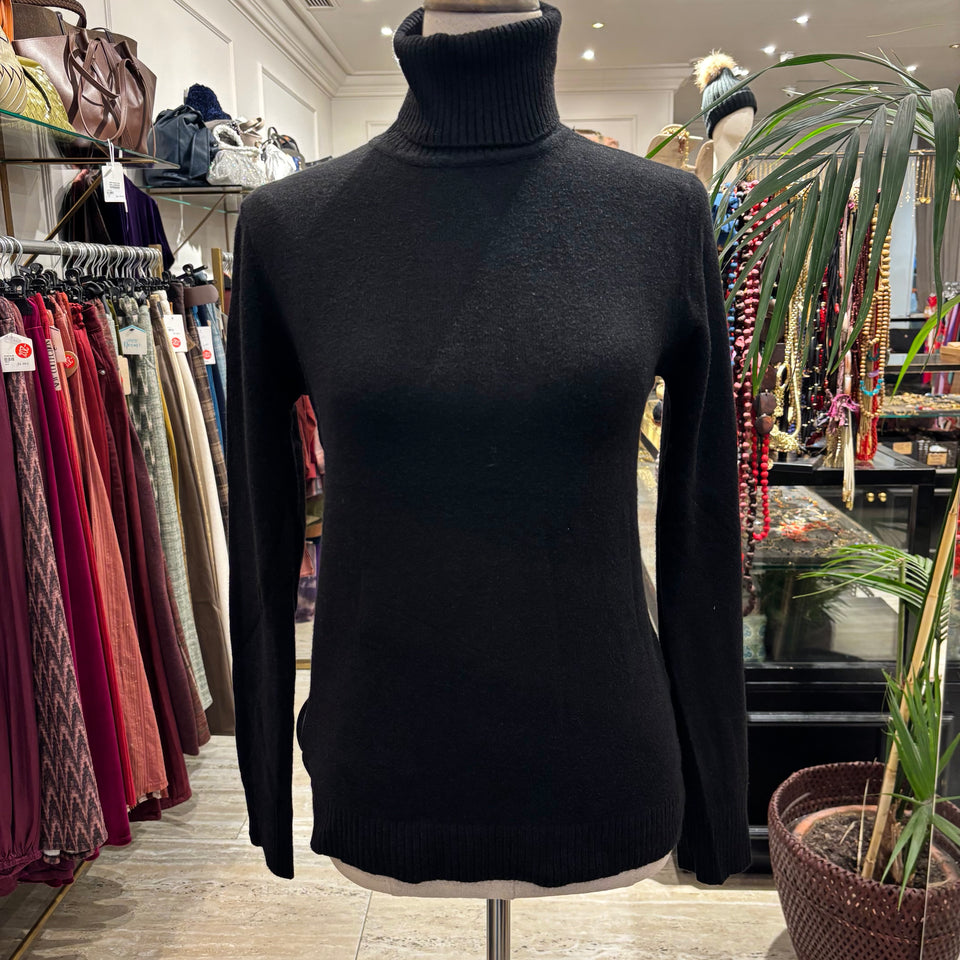 JERSEY CUELLO VUELTO NEGRO