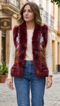 CHALECO BORDADO BOHO CON PELO SINTÉTICO BURDEOS