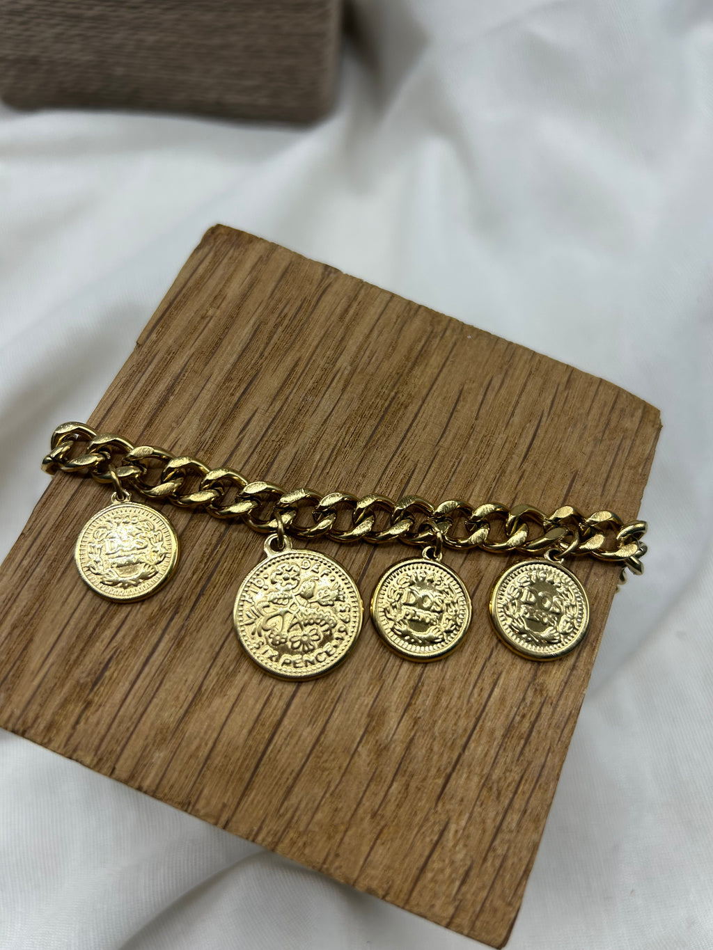 CADENA REINA