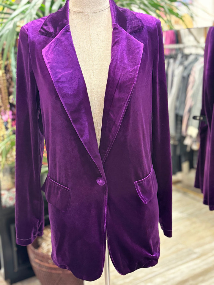 BLAZER DE TERCIOPELO SOLAPA MORADA