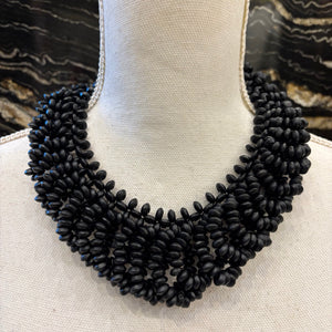 COLLAR DE MADERA NEGRO