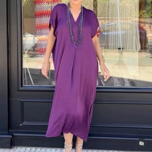 VESTIDO CON TABLÓN SATINADO COLOR BERENJENA